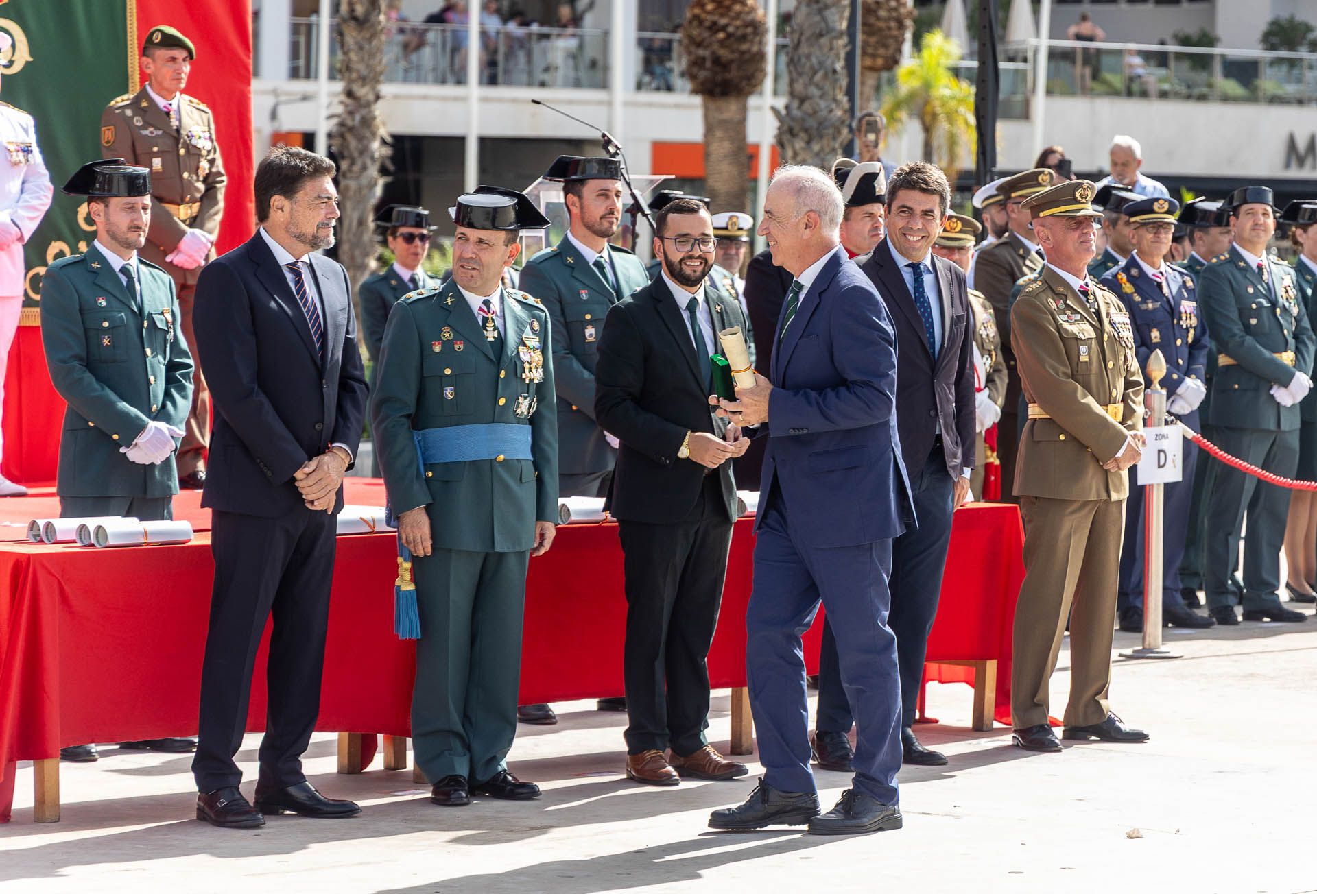 La Guardia Civil de Alicante celebra el día de la Virgen del Pilar en el Puerto