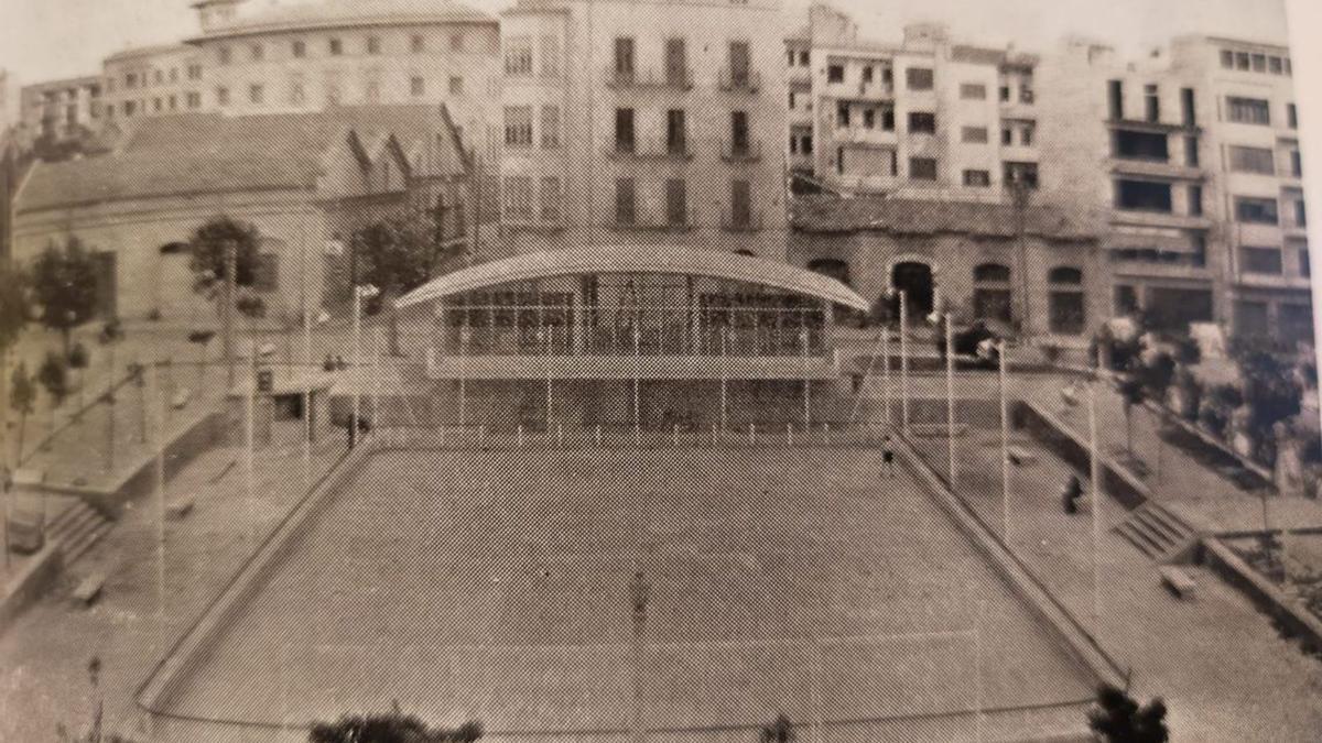 Vista general de la Plaça Patins, anys 50.