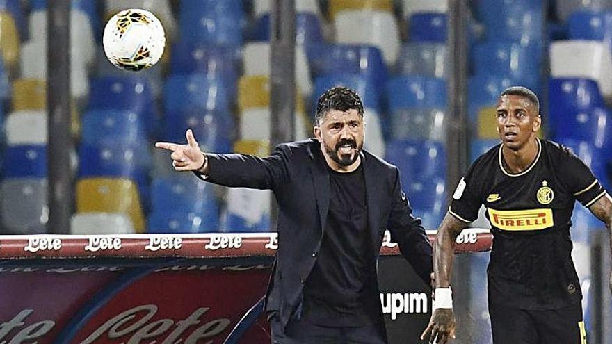 Guerra en el Nápoles: Gattuso expulsa a Lozano