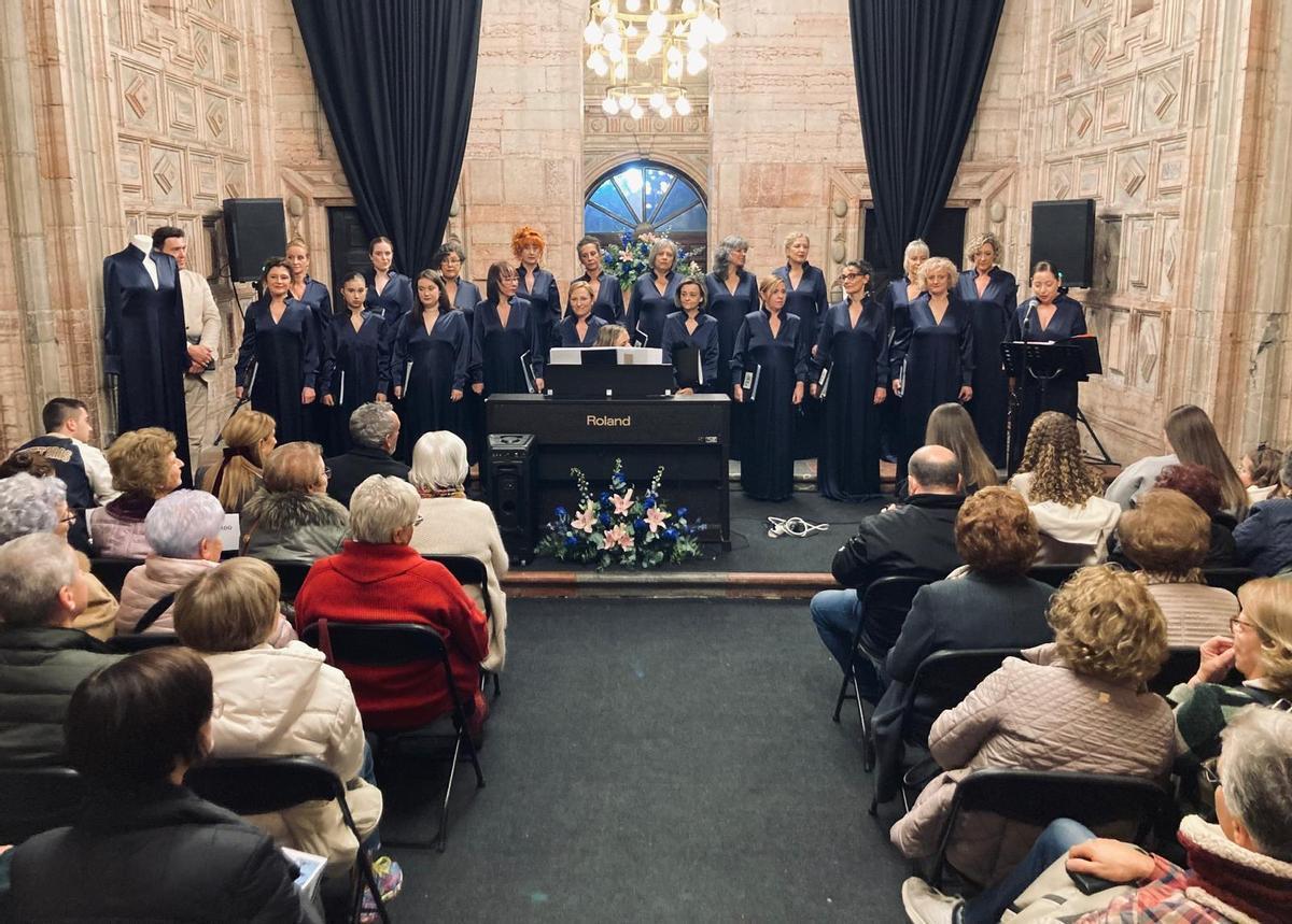 La Schola de Grado, en una actuación en la capilla de Los Dolores.