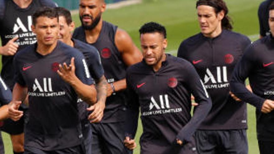 Neymar durante un entrenamiento con el PSG.