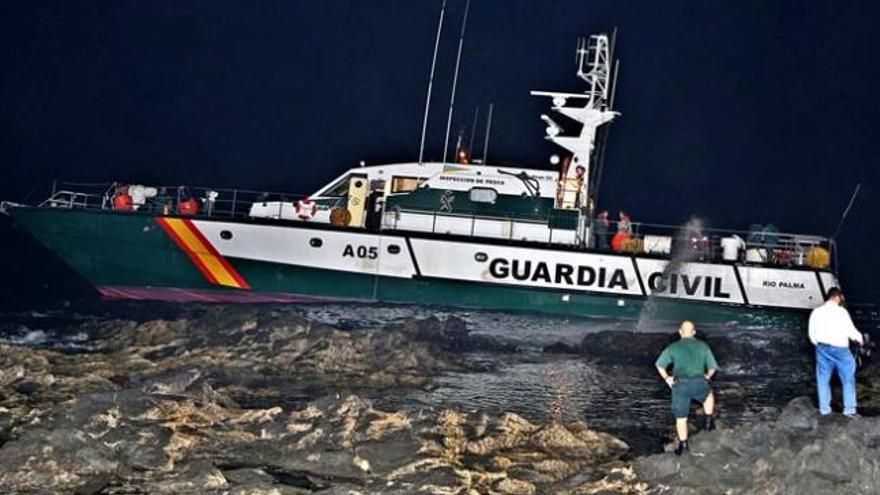 Patrullera Río Palma, que encalló en Tenerife en enero de 2008. | efe