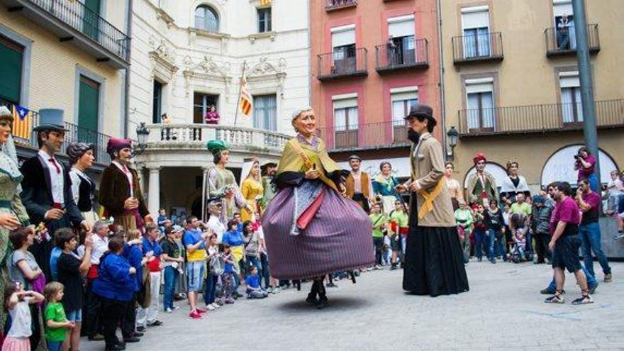 El Penina i la Gosolana ballant a la plaça de Sant Pere, ahir