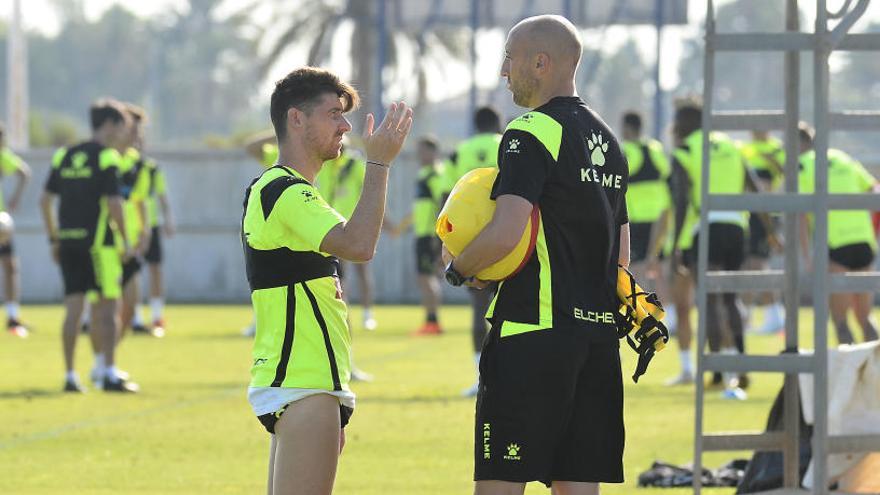 Javi Flores, junto al readaptador Aitor Soler