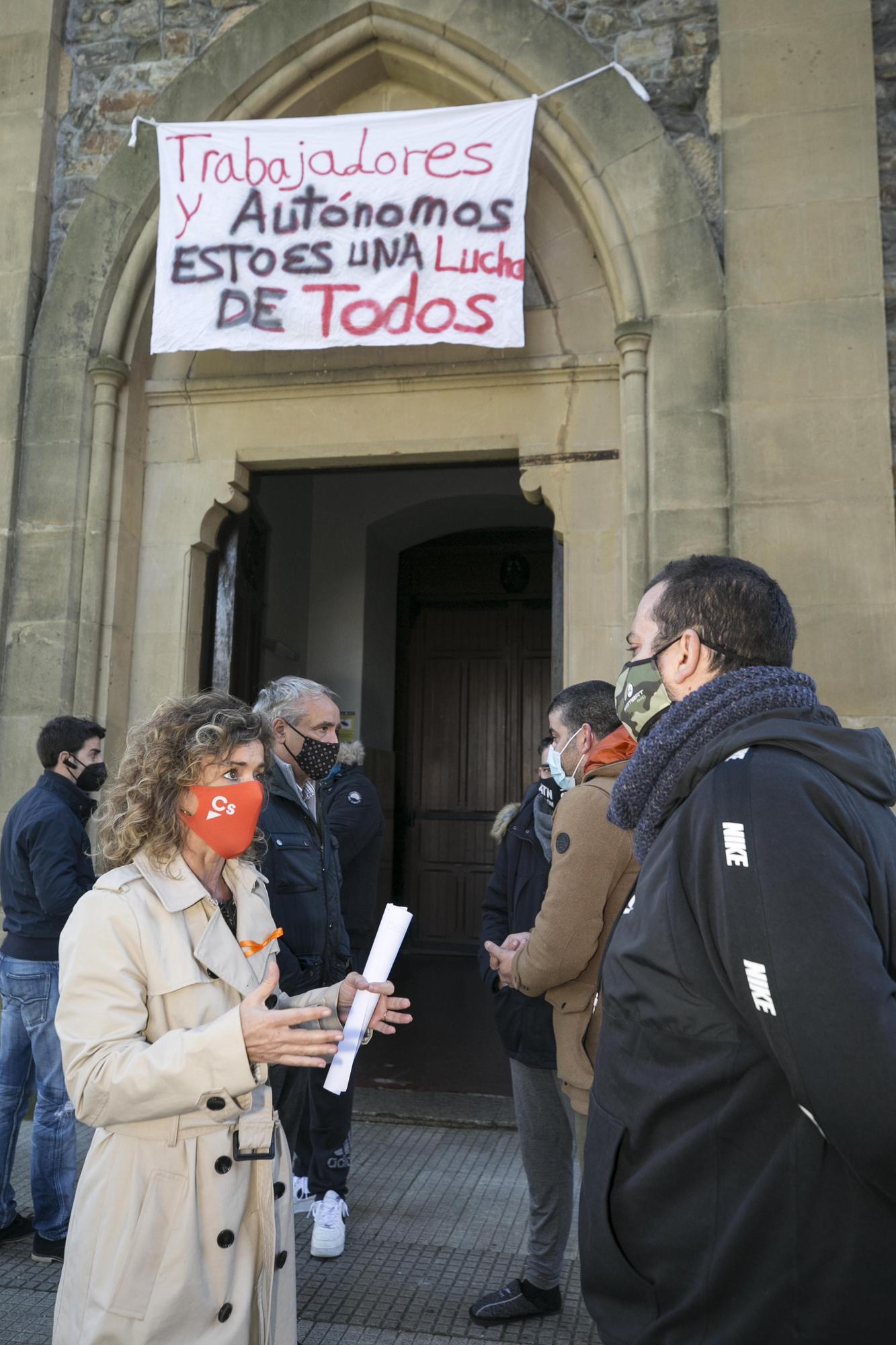 Los encerrados en las iglesias de La Felguera y Laviana