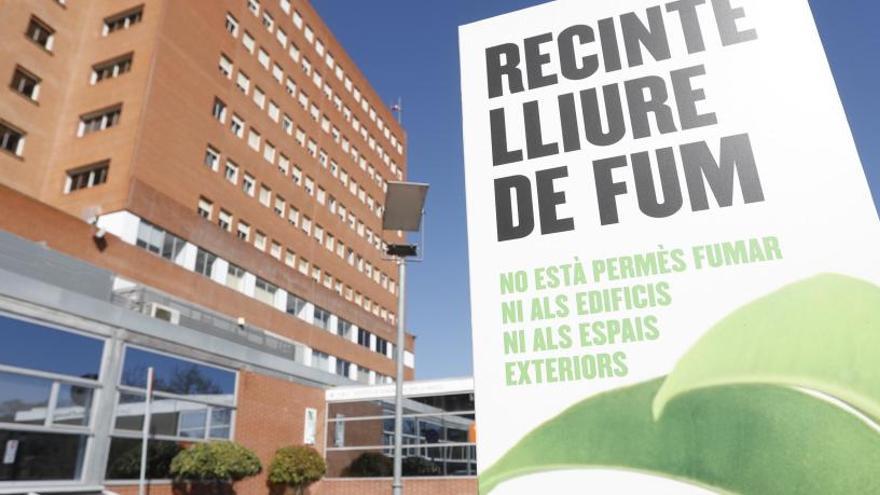 Un de cada quatre treballadors de l&#039;hospital Josep Trueta fuma