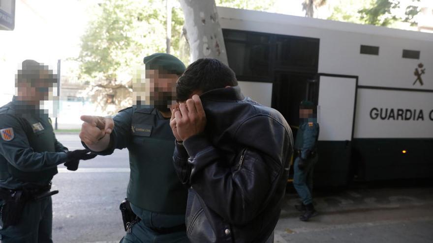 Pasan a disposición judicial una veintena de detenidos en la operación antidroga