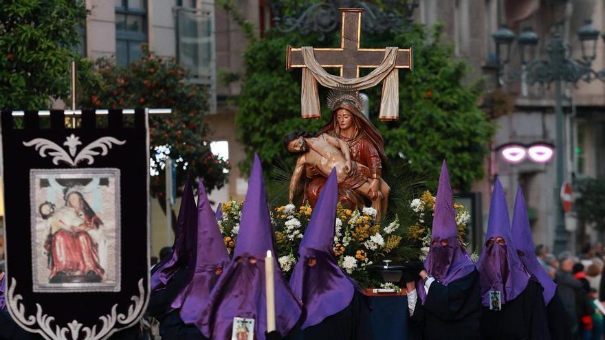 Procesiones en Vigo: paso del Jueves Santo en la parroquia del Sagrado Corazón de Xesús