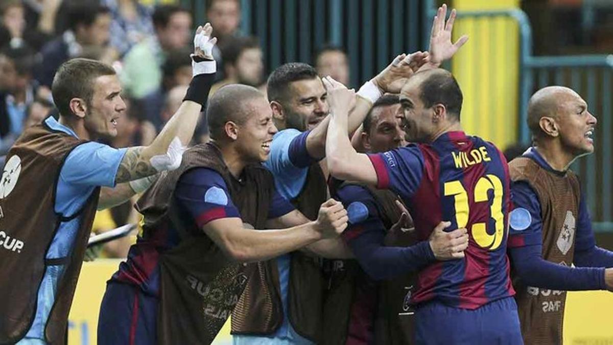 Los jugadores del Barça celebran el triunfo en la semifinal de la Champions ante el Sporting de Lisboa