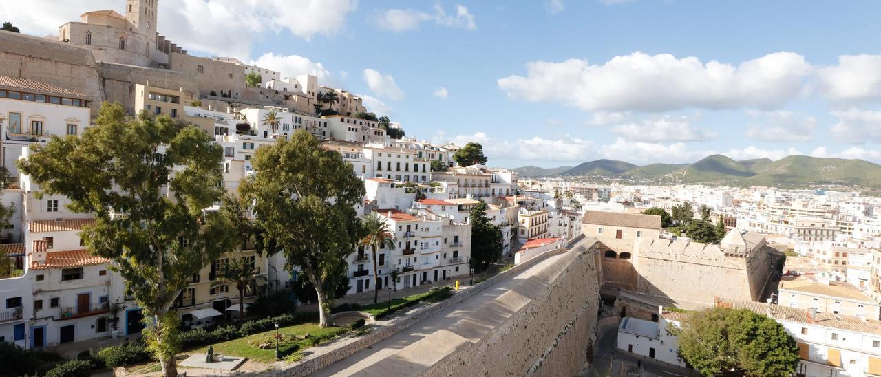 Ibiza, donde los millonarios quieren celebrar sus fiestas.