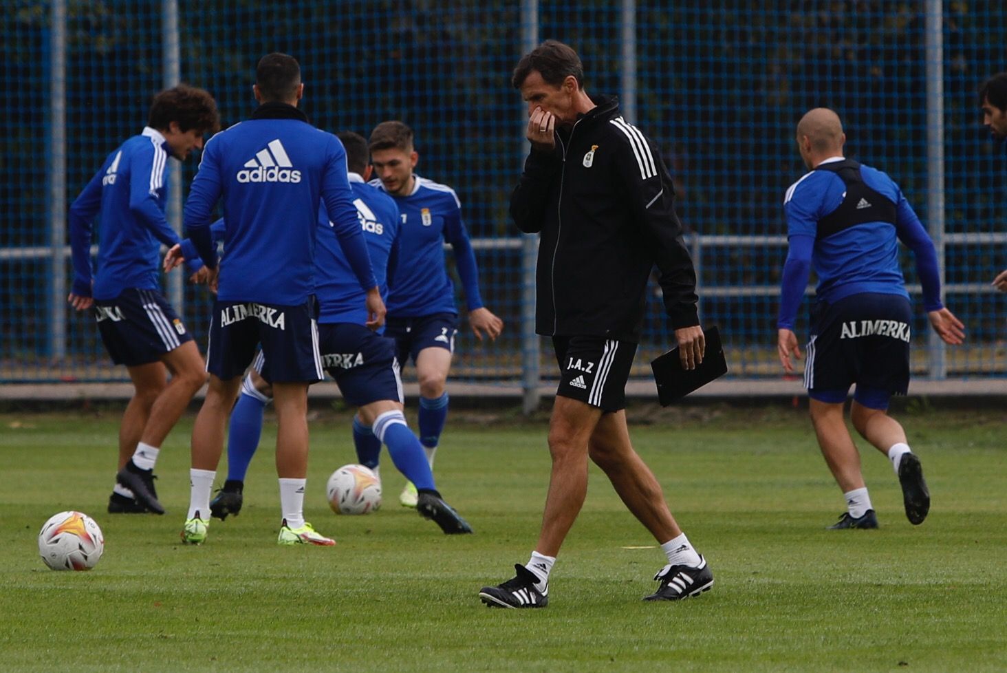 Las imágenes del entrenamiento del Oviedo tras la derrota ante el Burgos
