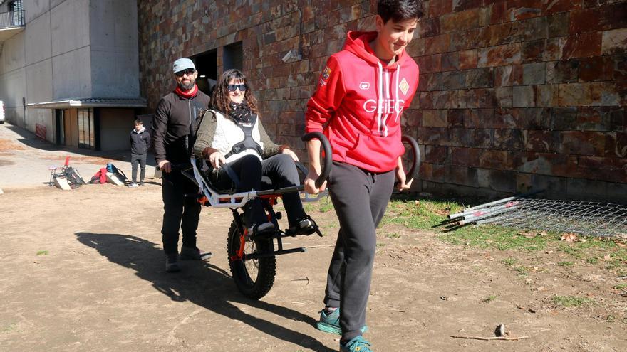 Cadira de rodes tot terreny a escoles i instituts de Girona: &quot;Augmentarà l&#039;autoestima dels alumnes quan fem excursions&quot;