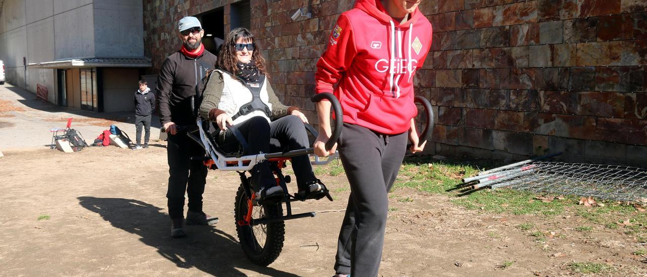 Cadira de rodes tot terreny a escoles i instituts de Girona: "Augmentarà l'autoestima dels alumnes quan fem excursions"