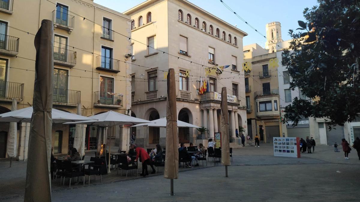 Terrasses a la plaça de l&#039;Ajuntament de Figueres.