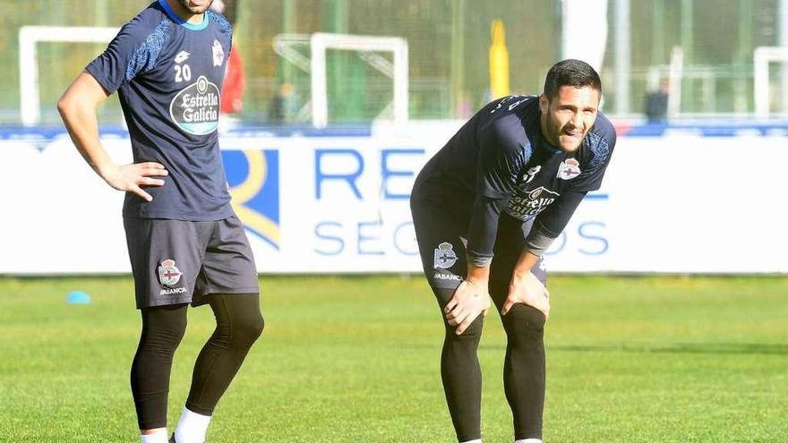 Andone, a la derecha, junto a Guilherme, ayer en Abegondo.