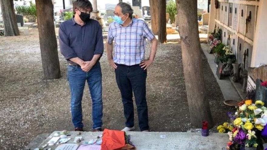 Quim Torra i Carles Puigdemont en la seva visita a la tomba de Machado a Cotlliure aquest 22 d&#039;agost