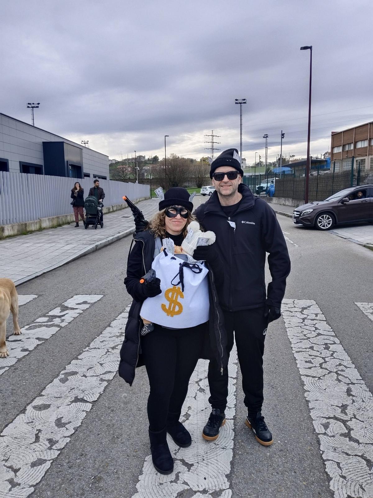 Los desfiles de Antroxu en Nuevo Roces y El Coto, en imágenes