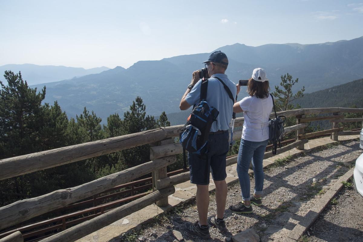 SALDES . REPORTATGE BUS DE PEDRAFORCA . GOSOL . SALDES . MIRADOR DE GRESOLET . AUTOCAR . TRANSPORT PUBLIC . TURISME RURAL