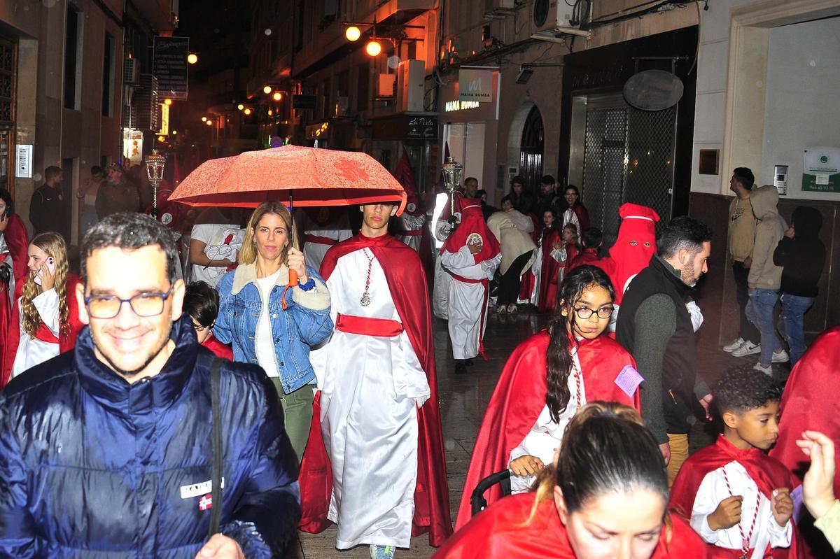 La lluvia obligó a acortar las procesiones del Domingo de Ramos
