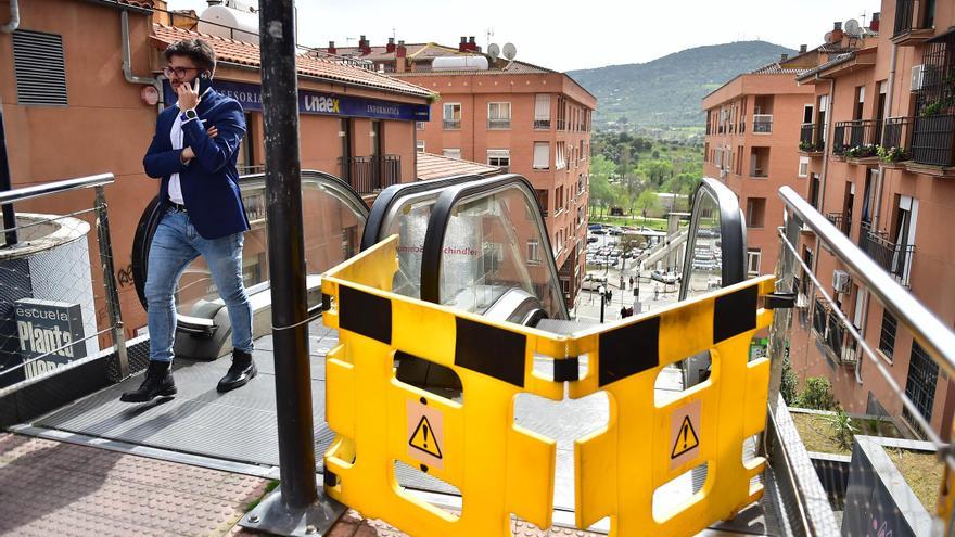 Más de 8 meses con un tramo de las escaleras mecánicas de Plasencia sin servicio