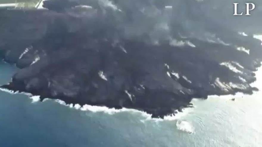 La fajana de lava sigue creciendo en la Palma