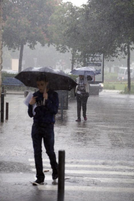 Una forta tempesta deixa 30 litres en una hora a Girona