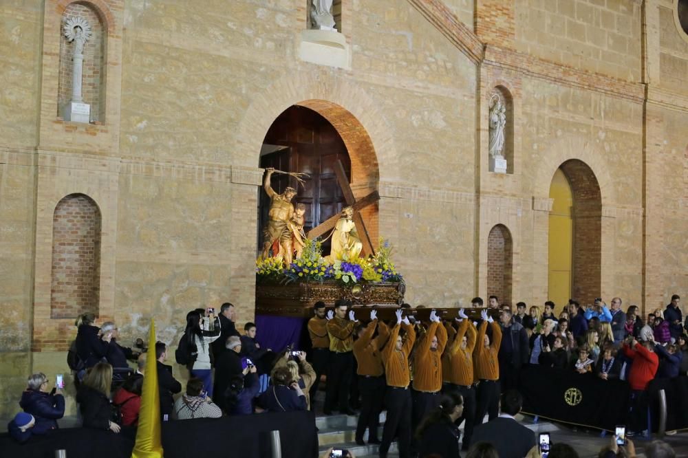 Algunas de las imágenes decanas de la Semana Santa se acercaron al mar y los paseos en Martes Santo