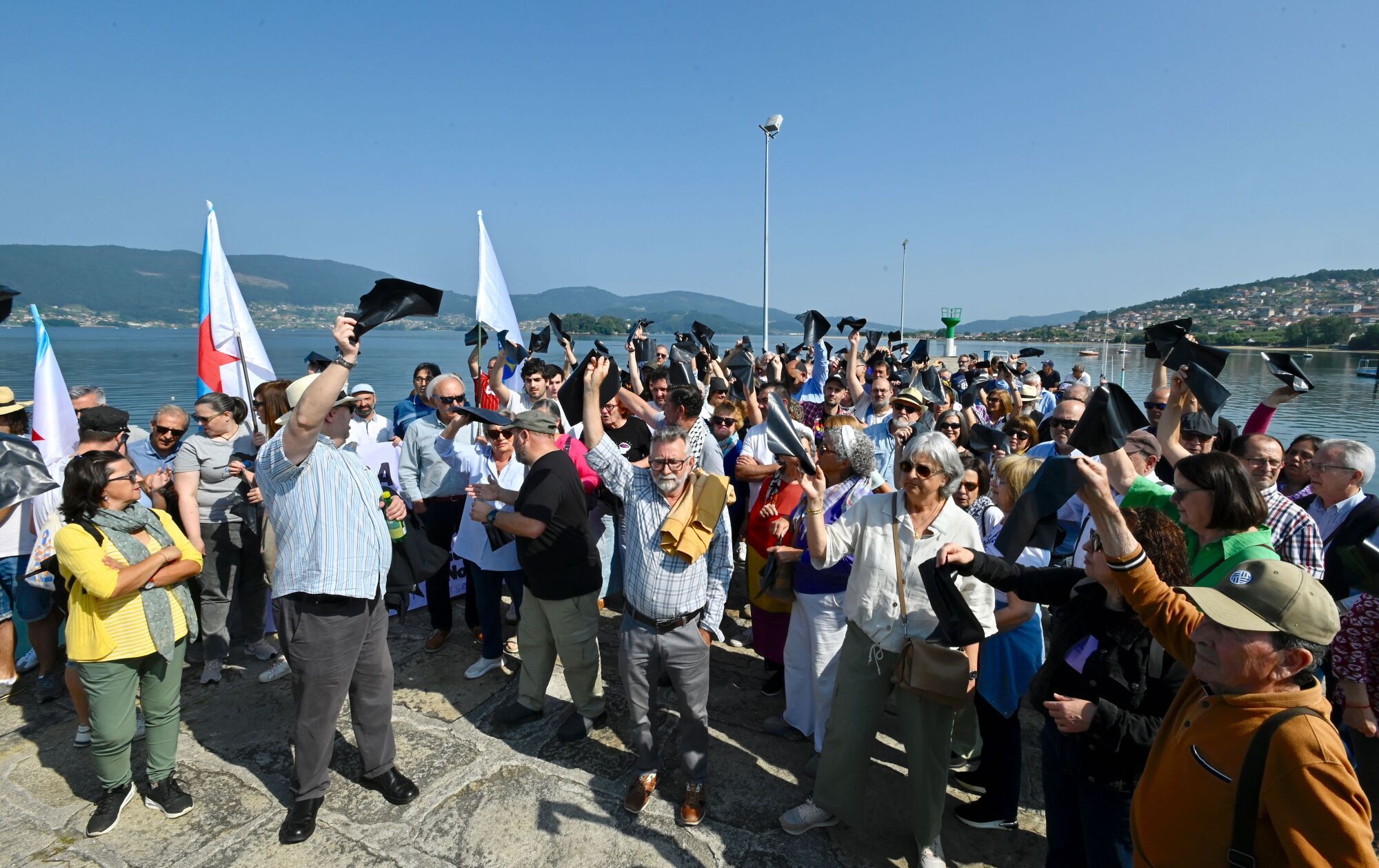 Protesta contra el congreso de bachata en la isla de San Simón