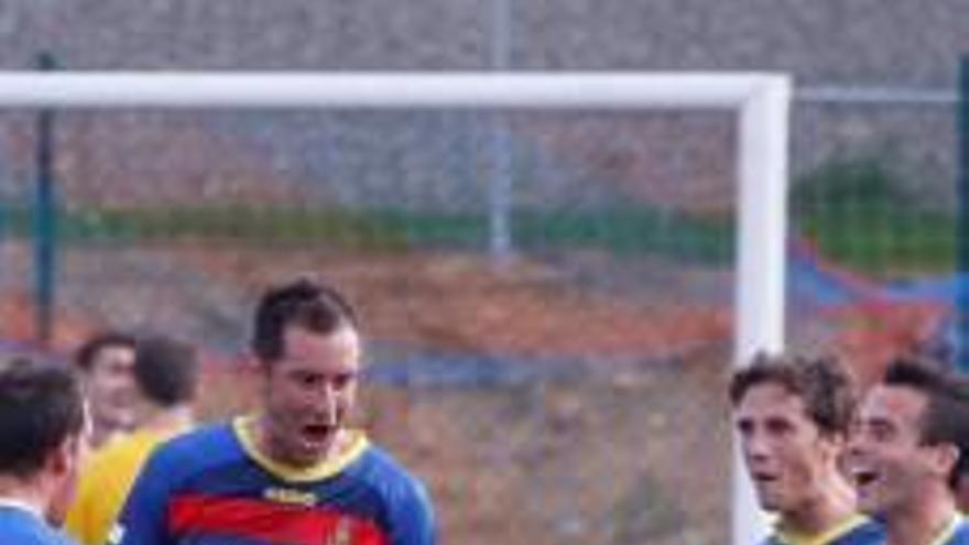 Sellarès va fer 3 gols el 2013 en l&#039;últim derbi al Municipal (5-0).