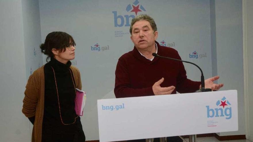 Gulías y Lores, al presentar ayer este encuentro del BNG. // Rafa Vázquez