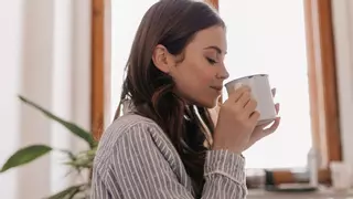 Amazon Prime Day 2025: Di sí al espresso macchiato perfecto con la cafetera De'Longhi ultrarebajada