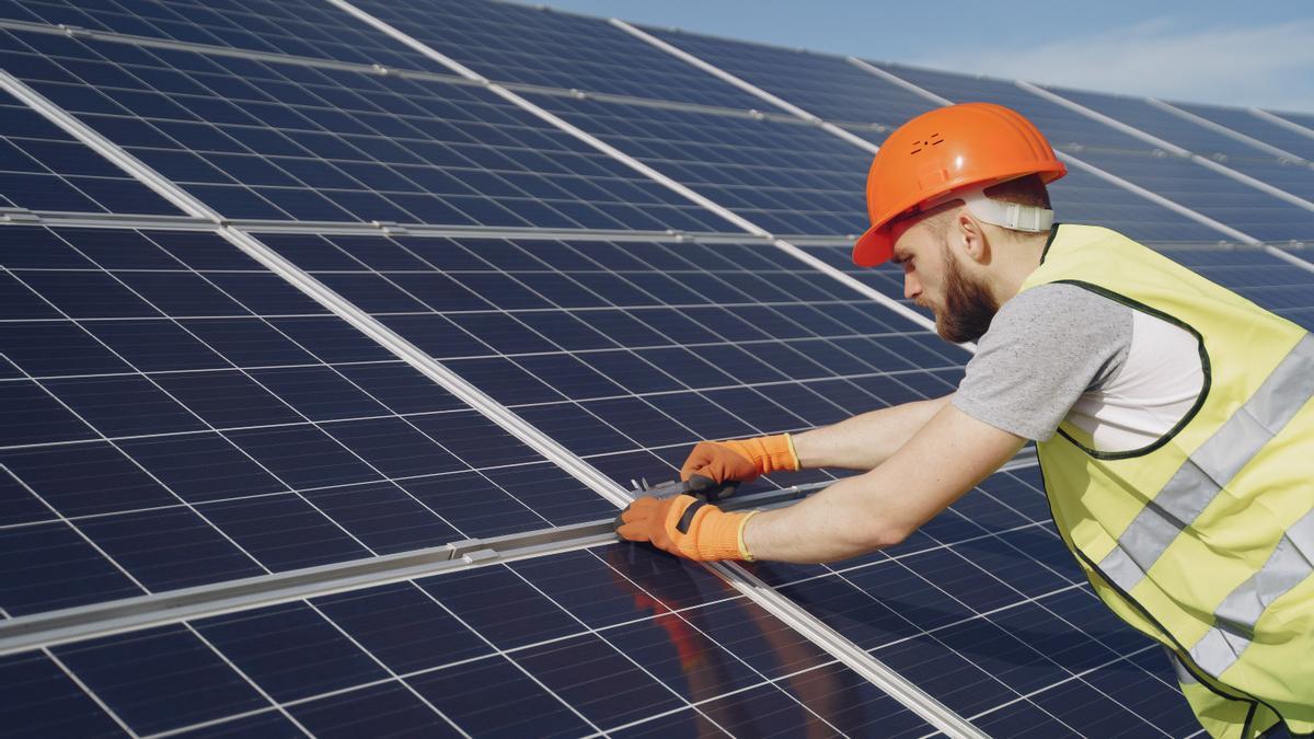 La caída de los precios de las placas fotovoltaicas hace que sea cada vez más rentable la inversión en paneles solares