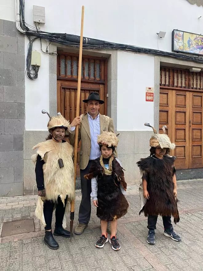 La fiesta tradicional se viste de cabra y macho en La Aldea