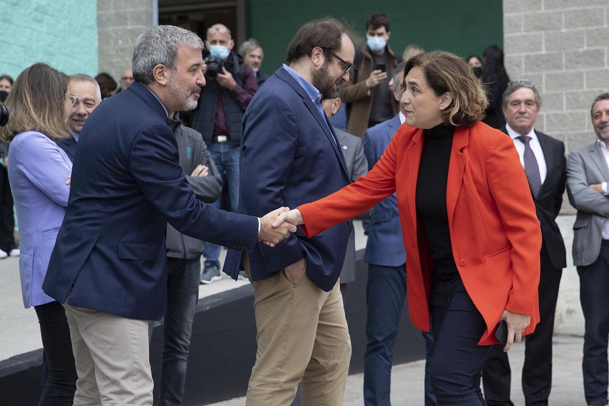 La alcaldesa Ada Colay y el alcaldable del PSC en Barcelona, Jaume Collboni, en un acto