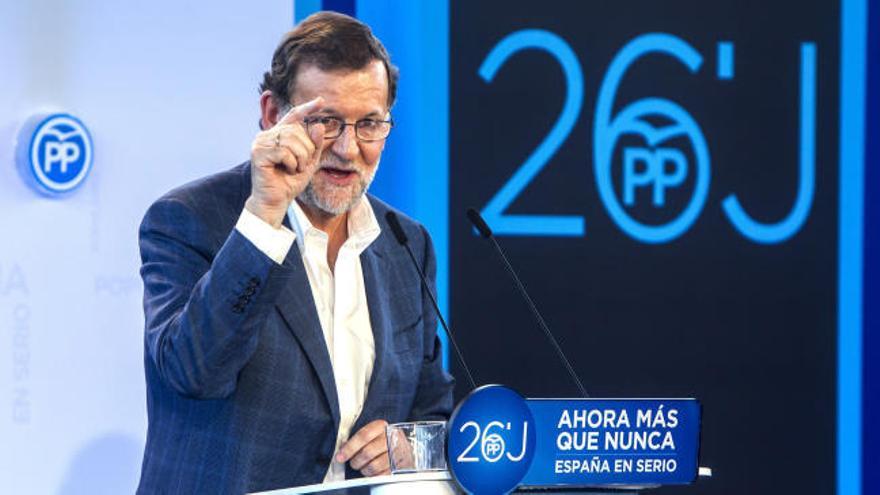 Rajoy critica en Durango la visita de Otegi al Parlamento catalán