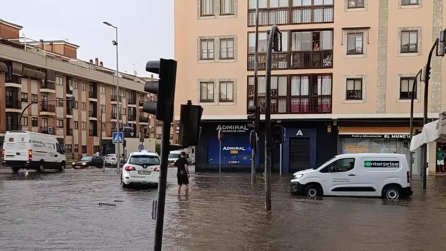 VÍDEO | La lluvia inunda la rotonda de la Puerta Corredera en Toro