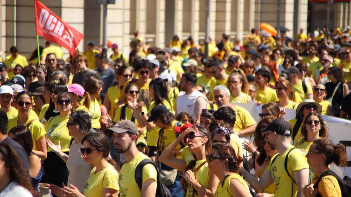 Docents manifestant-se a Barcelona coincidint amb la vaga educativa