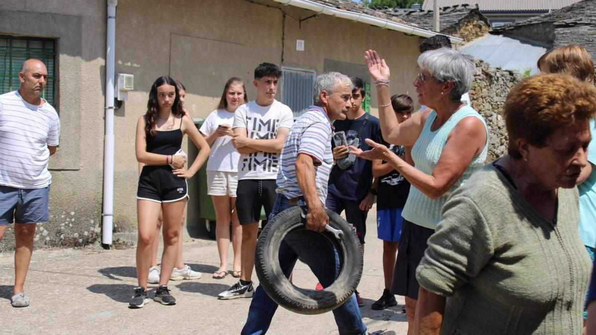 Malestar vecinal el Sandín tras el intento de cargar agua en su pueblo. | Araceli Saavedra