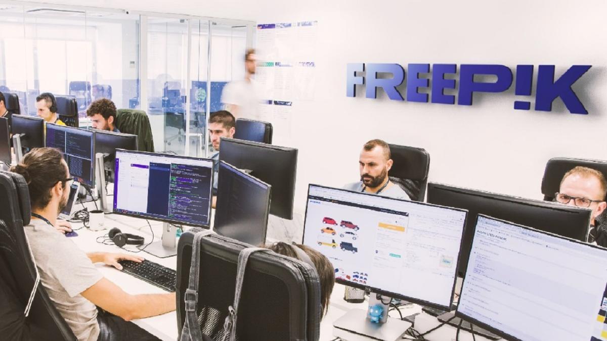 Las oficinas de Freepik en Málaga, con el nuevo logo corporativo ya instalado.