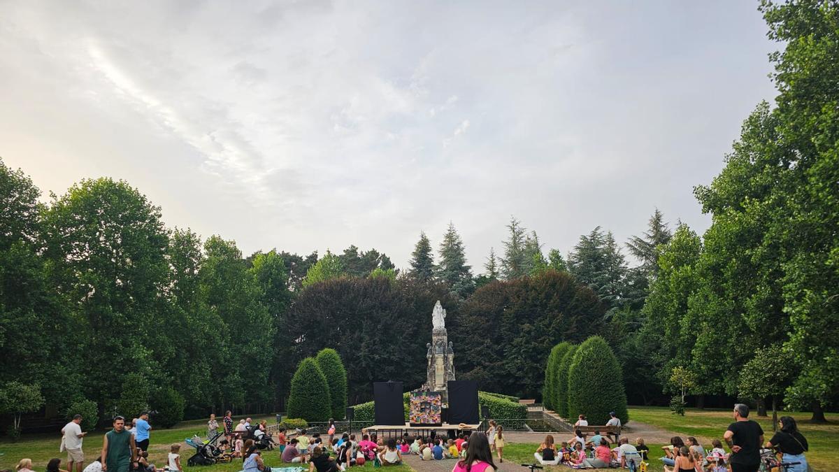 Una imagen de la pasada edición del Festival de Títeres en el Parque Municipal de Carballiño.