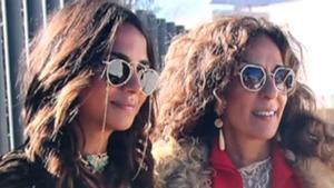 Lola Orellana y Rosario Flores