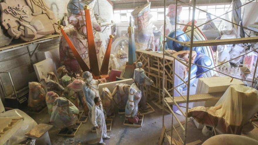 Los artistas de Fallas y Hogueras cuentan cómo ha afectado la crisis del coronavirus a las fiestas