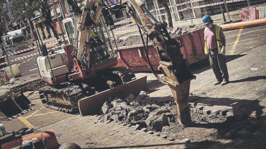 Obras de canalización y recogida de pluviales en el entorno del parque La Granja, en Santa Cruz.