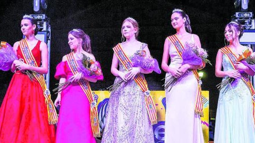 Acto social. El sábado 9 se presentaron las reinas de fiestas mayores, acompañadas de las infantiles.  | VIDEOFUSIÓN ZARAGOZA