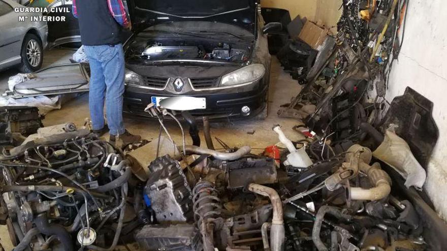 La Guardia Civil de Huesca denuncia al propietario de un taller de reparación de automóviles clandestino