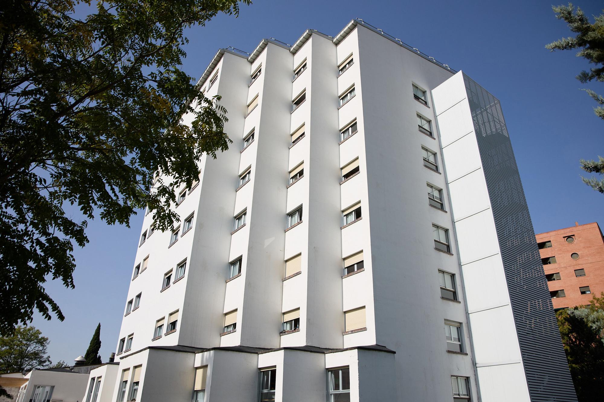 Edificio del Colegio Mayor Elías Ahúja, en Madrid.