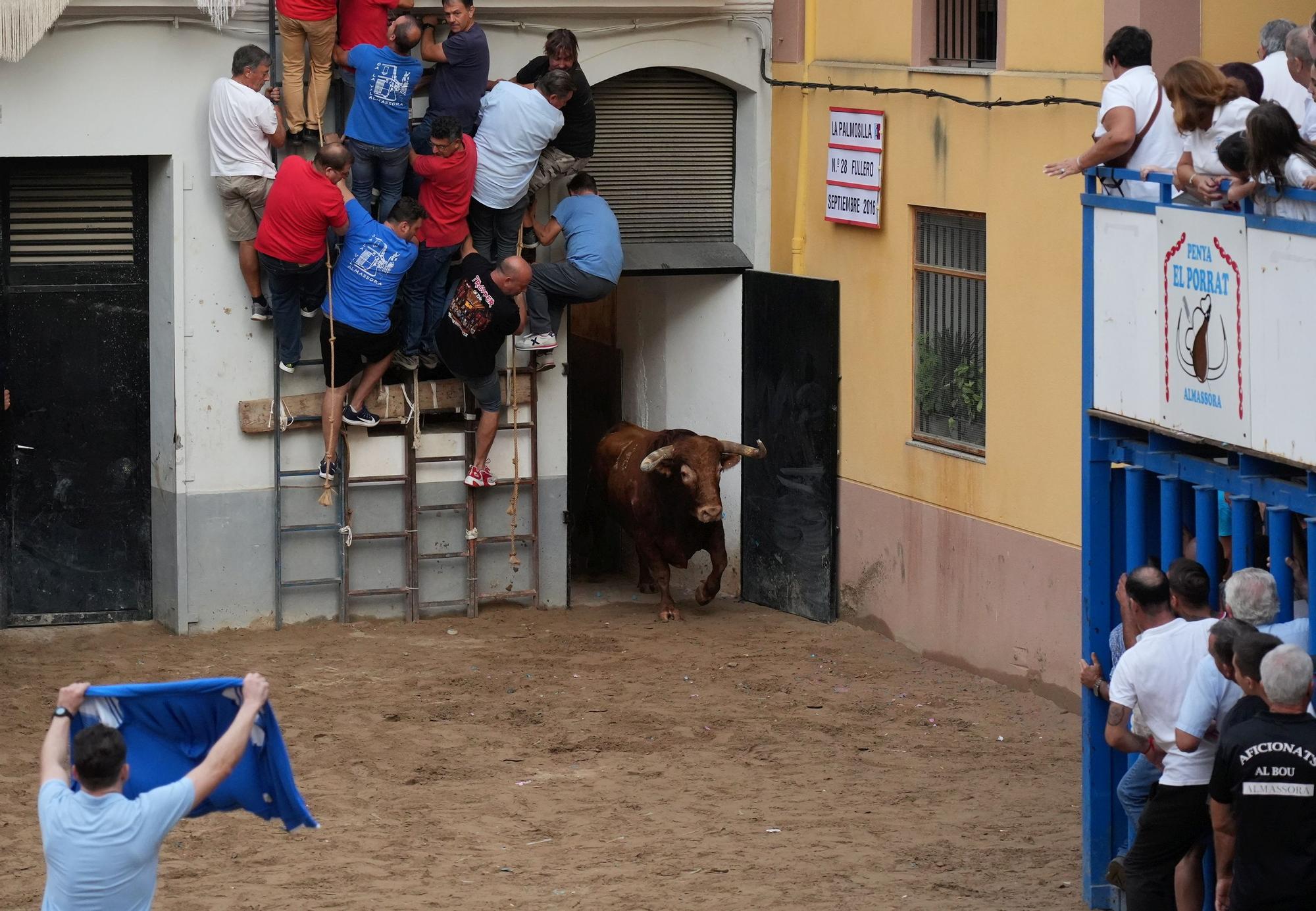 Las fotos de la tarde taurina del lunes de fiestas del Roser en Almassora