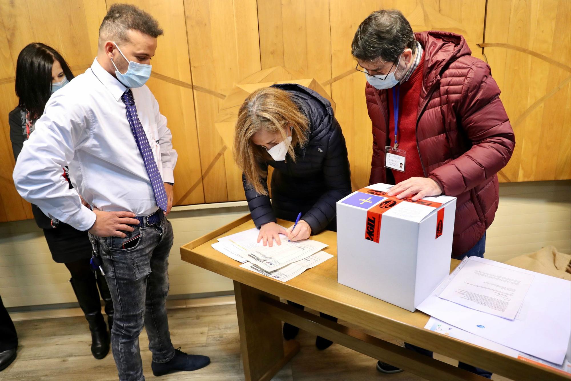 Así comenzó la vacunación contra el coronavirus en Asturias