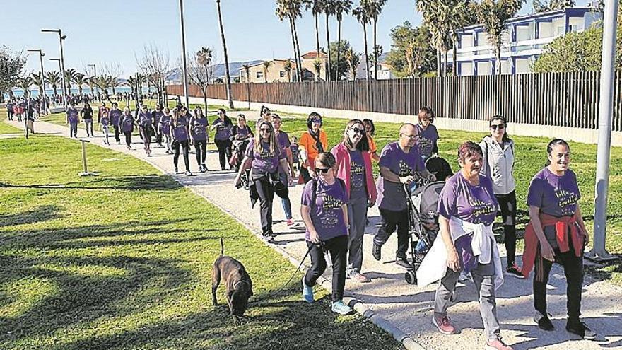 Más de 700 personas dan pasos por la igualdad en Benicarló