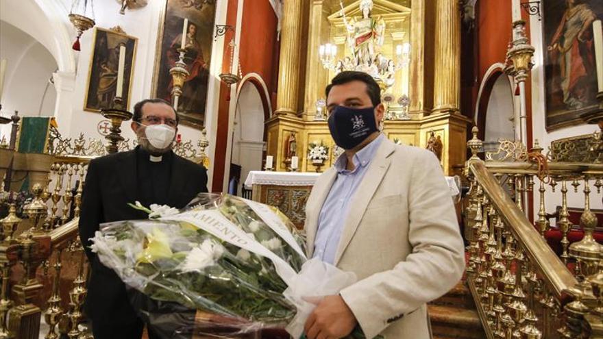 El alcalde de Córdoba hace una ofrenda a San Rafael por la pandemia